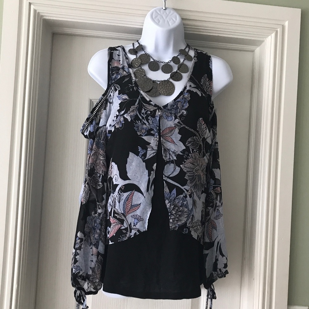 Bare shoulder blouse