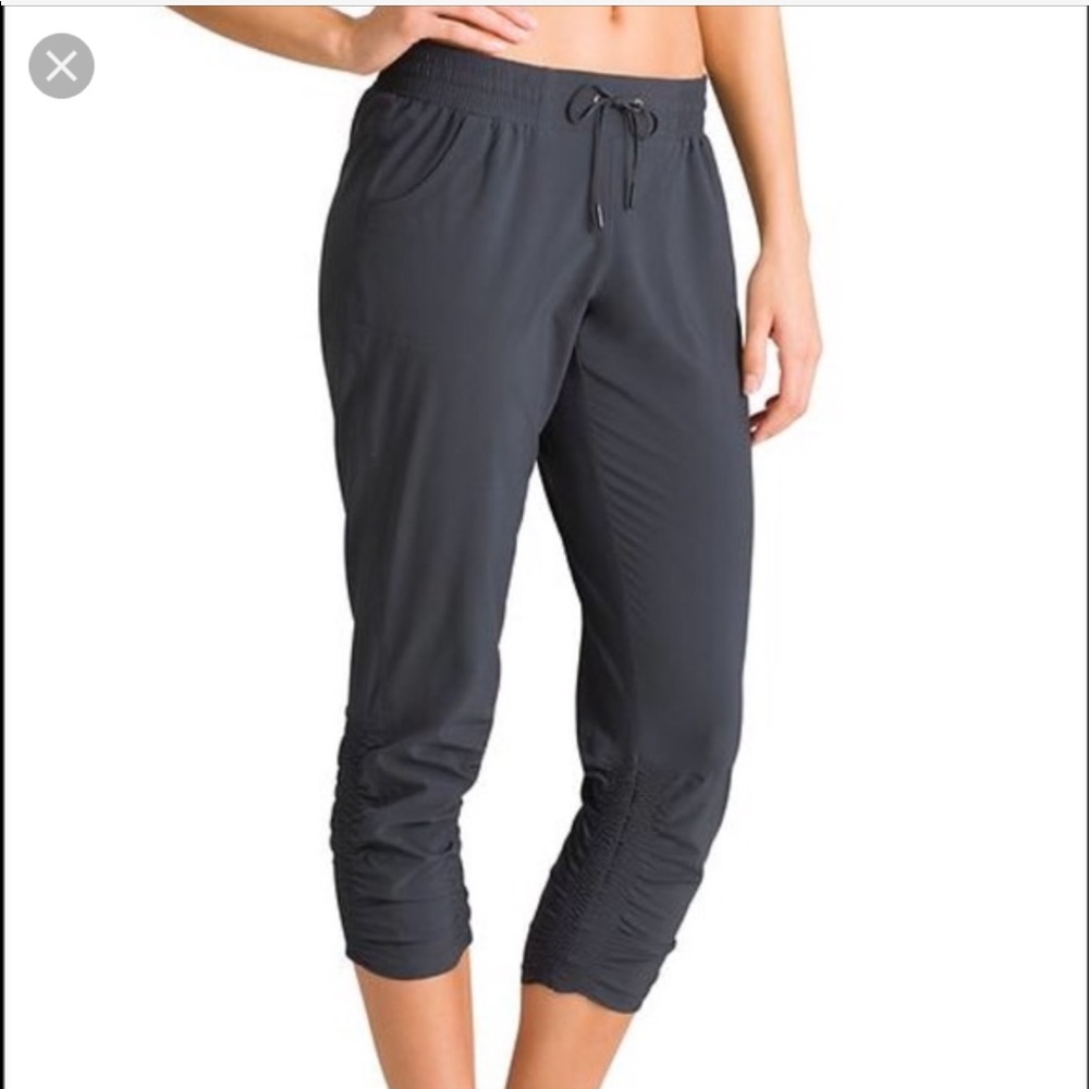 Black prima capris size 4