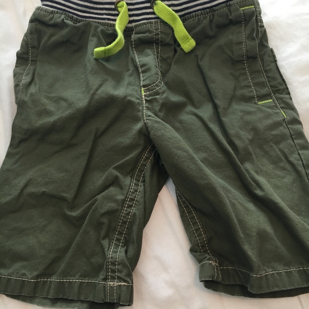 Mini Boden size 4 cargo shorts.