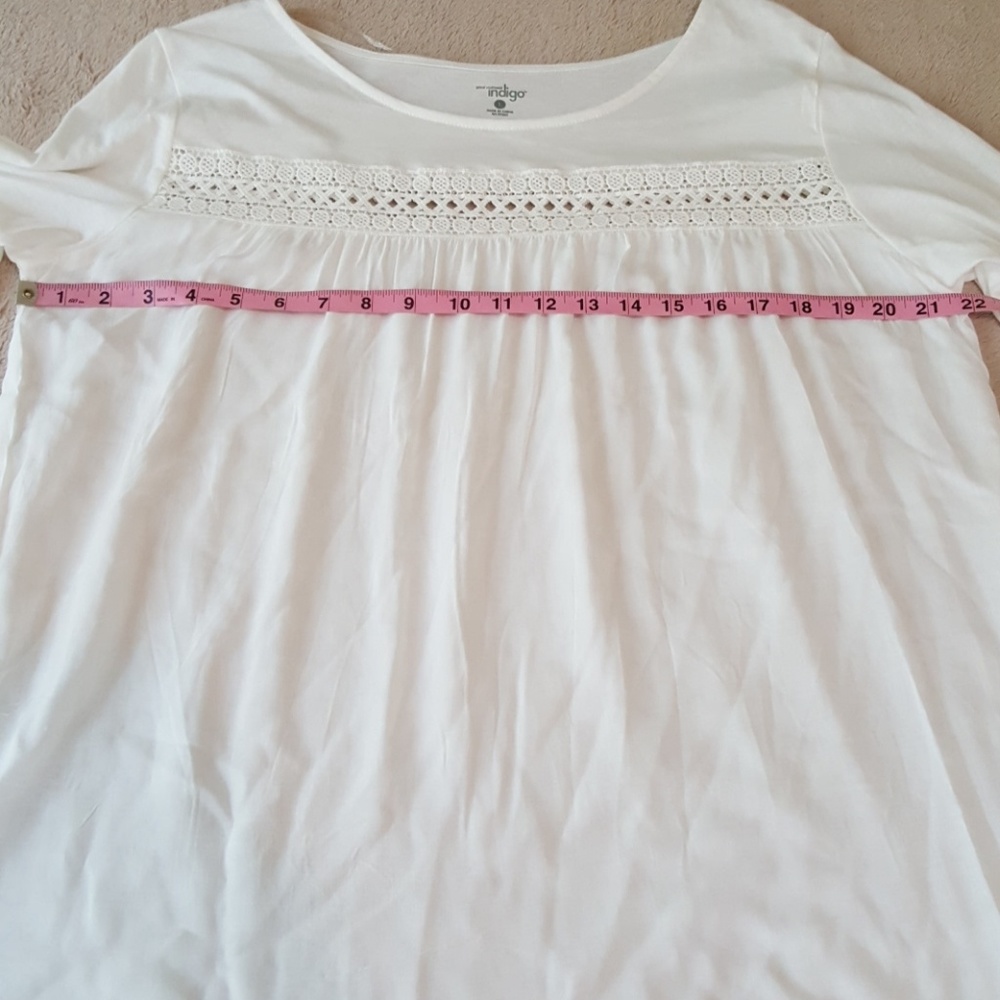 NWT "Indigo" Pretty White Blouse. Size Large. - Picture 4 of 8