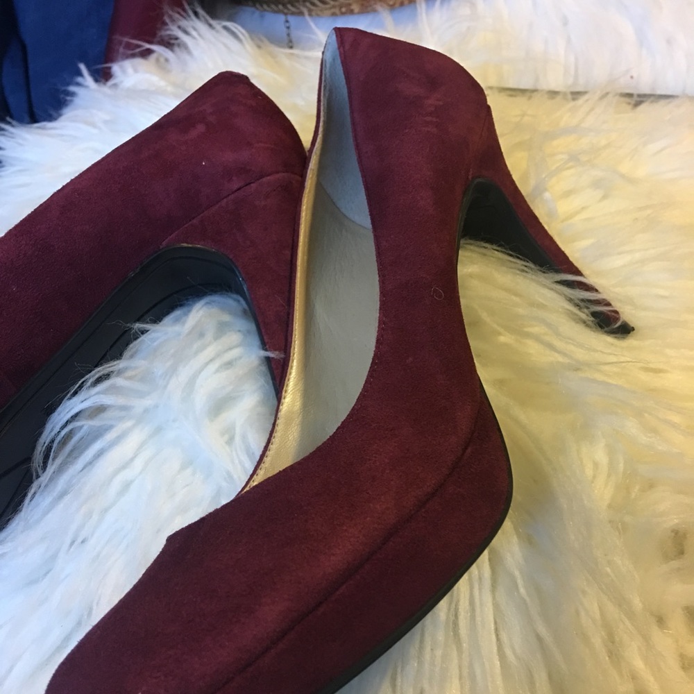 NWOT  Marc Fisher Suede Pumps