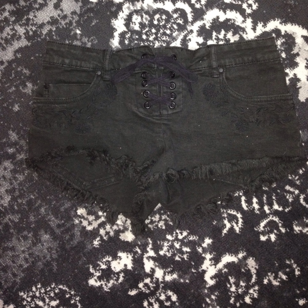 4th and bleeker for billabong embroidered shorts