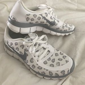 White leopard Nike free 5.0