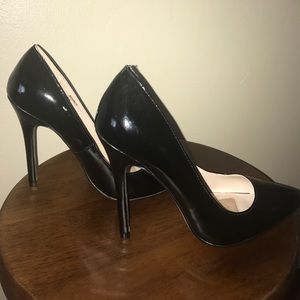 Black pointy 'Beatrice' heels
