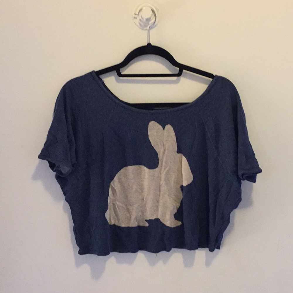 Crop top with rabbit