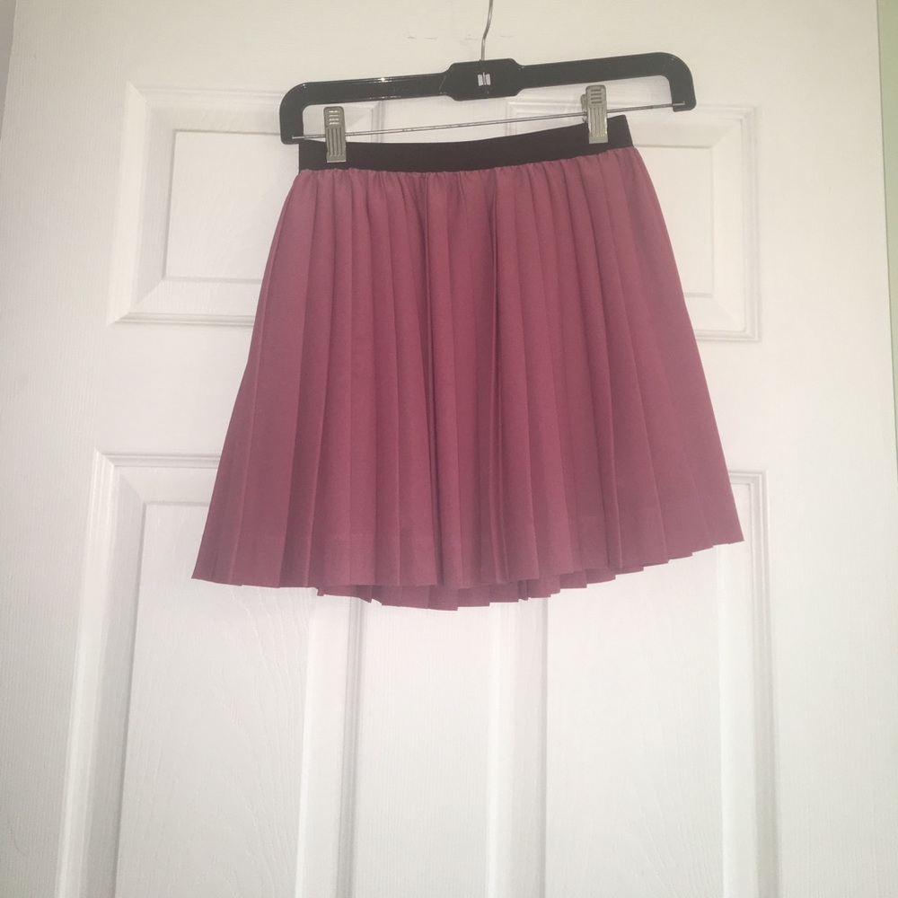 Pink pleated mini skirt