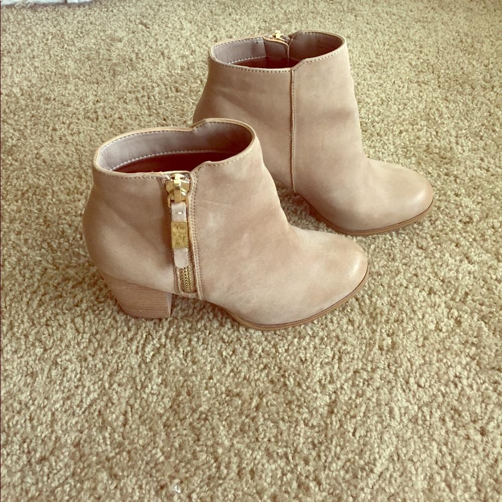 Aldo beige booties with heel
