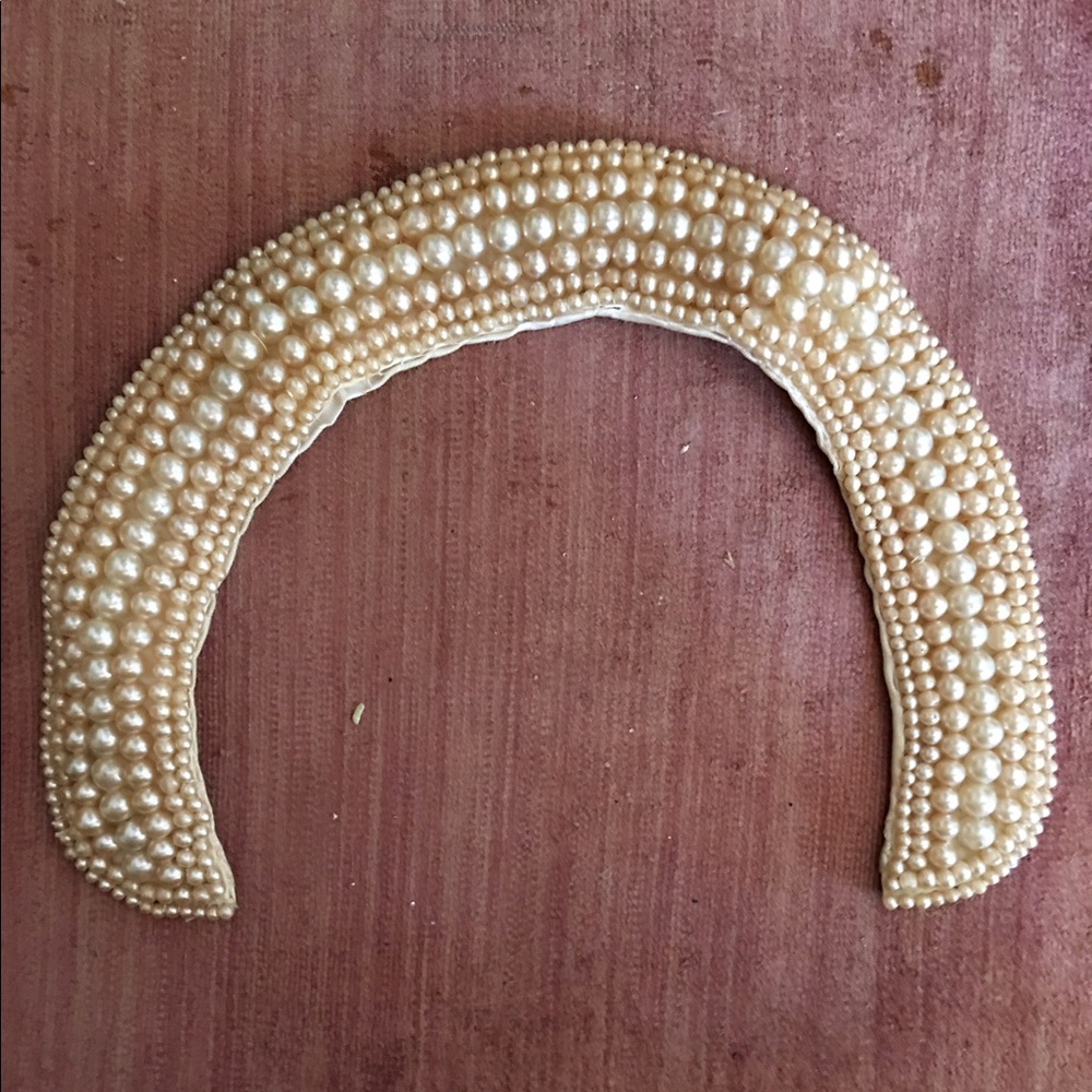 Stunning vintage faux pearl collar