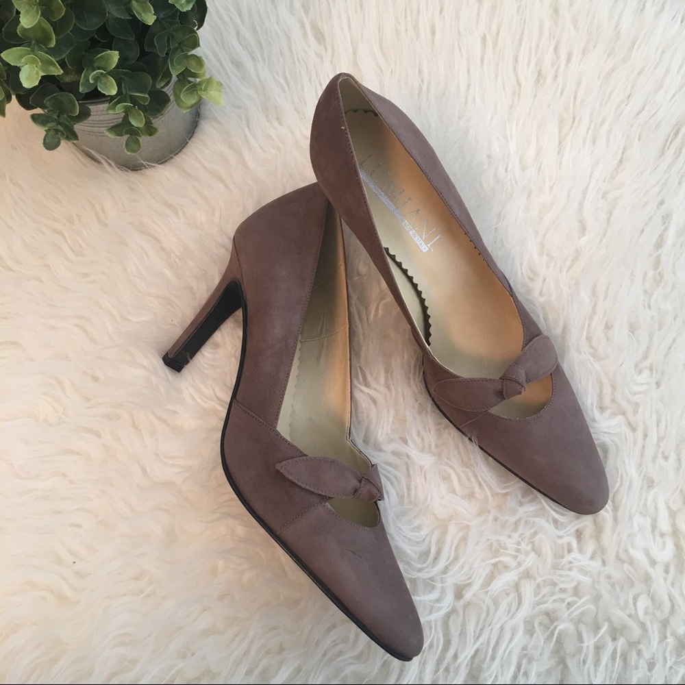 NWOT Lumiani International Collection Suede Heels