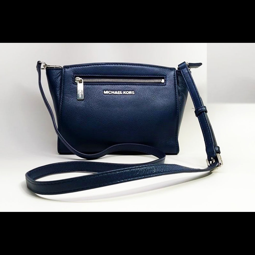 Dust bag & Michael Kors Sophie messenger Bag NWOT