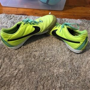 NIKE tiempo indoor soccer shoes