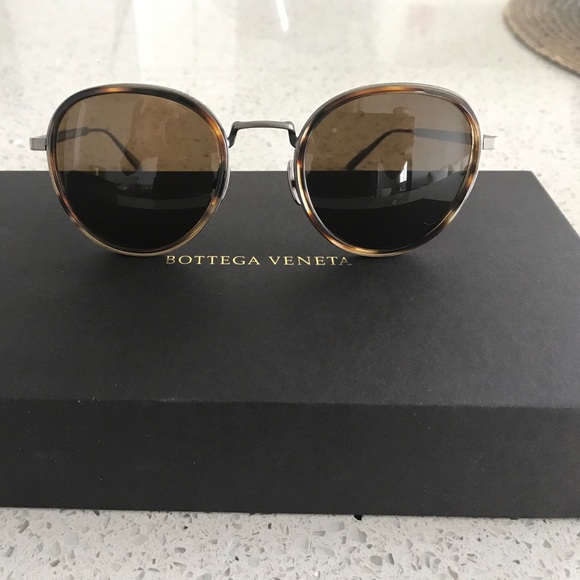 Bottega Veneta round Sunglasses