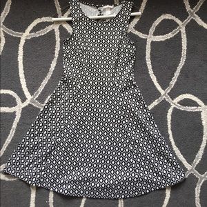 Blk & wht print fit and flare dress w back cutout