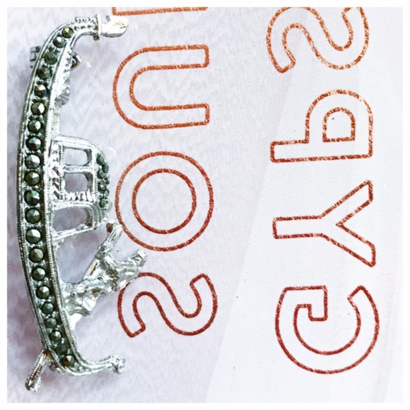 . {LOVE BOAT} Gondola obsinian stamped broach - Picture 2 of 8