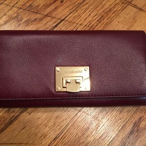 ✨Burgundy Michael Kors Wallet✨