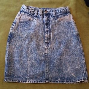 VTG 90's Denim Mini Skirt!