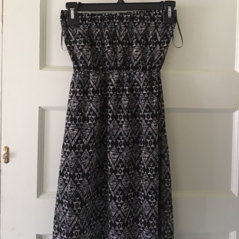 Maxi dress with a slit on the side!