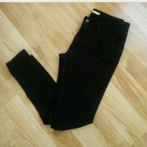 Black 535 super skinny levis . Size womens 32
