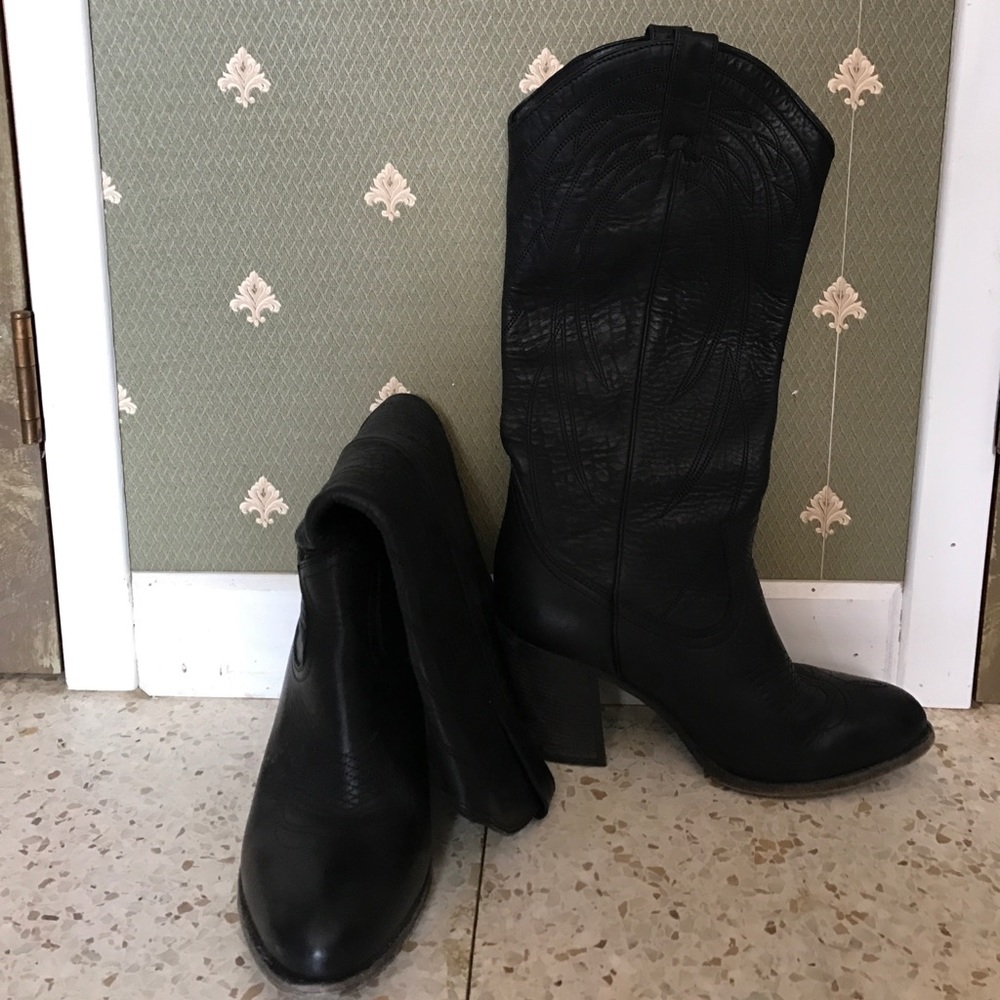 Frye Ilana Pull On Boots (Black)
