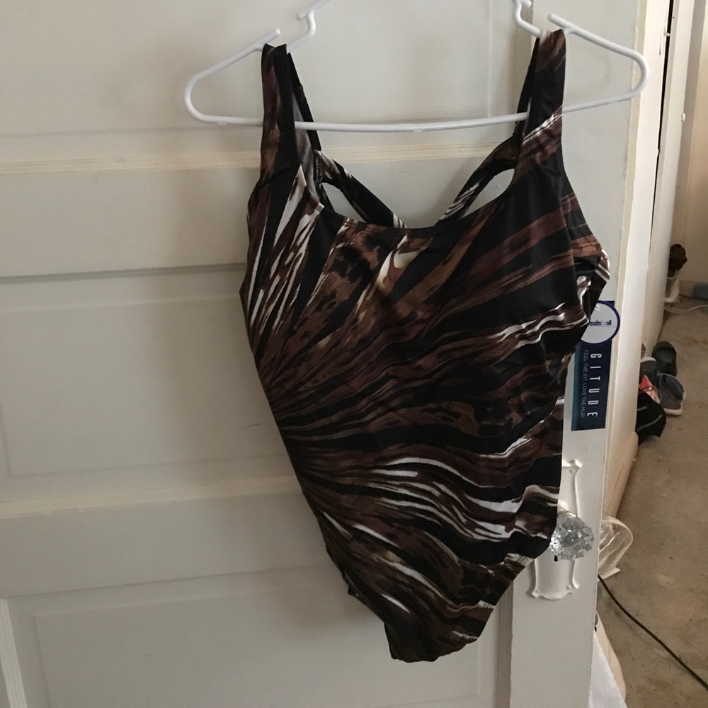 One piece swim suit