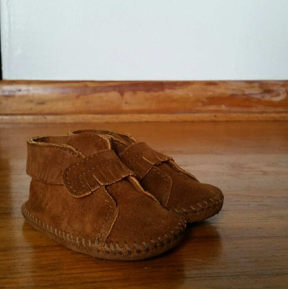 Minnetonka moccasins brown suede size 5