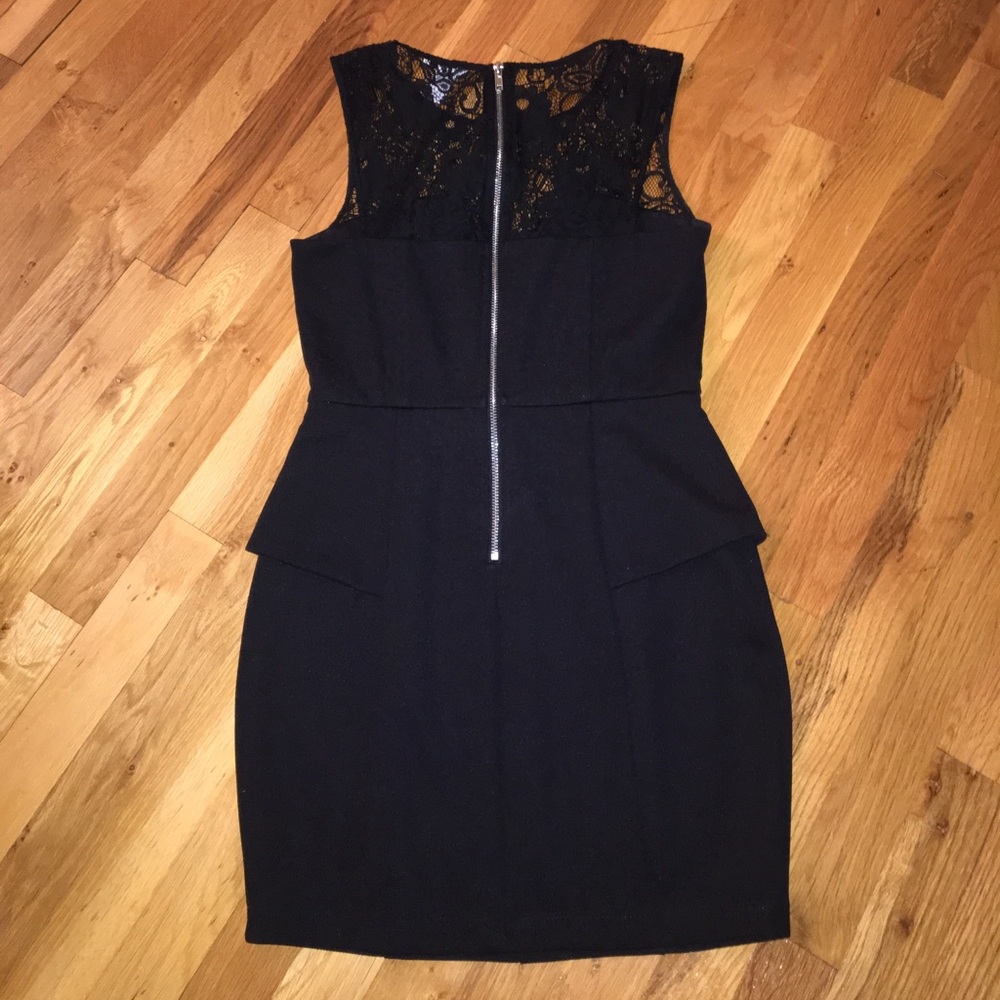 🎉🎉GORGEOUS DRESS 🎉🎉 - Picture 3 of 5