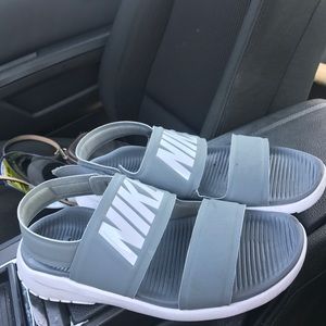 Nike tanjun sandals