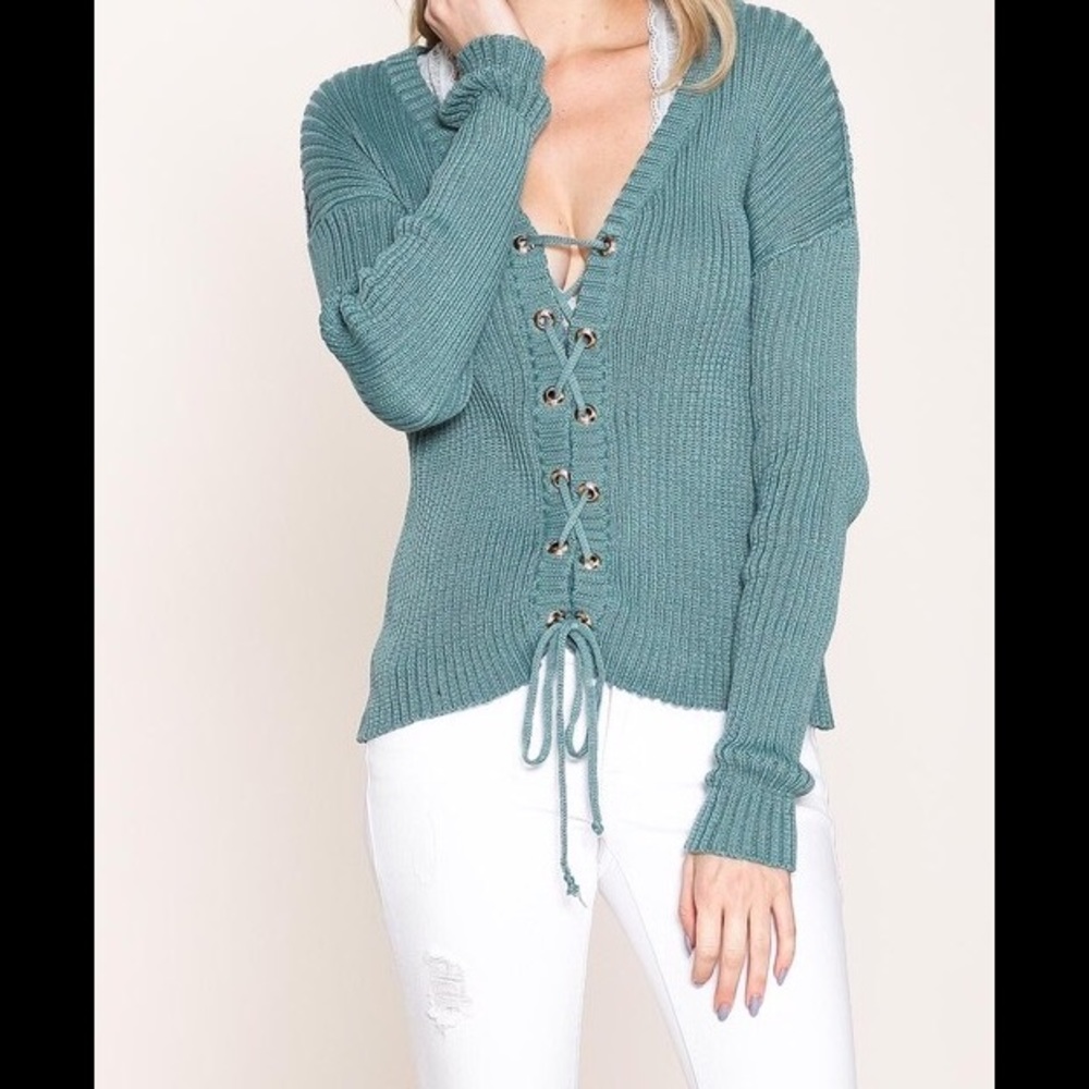 ➡️LAST TWO⬅️🆕RIBBED LACE UP TOP