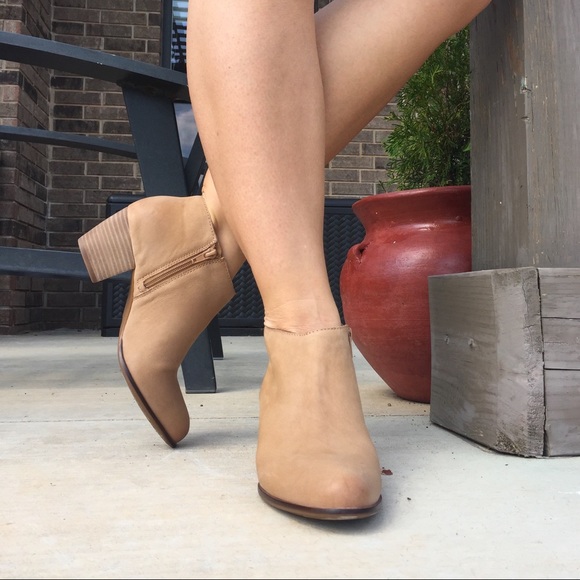 HP🎉 Lucky Brand light tan leather ankle booties 8 - Picture 3 of 8
