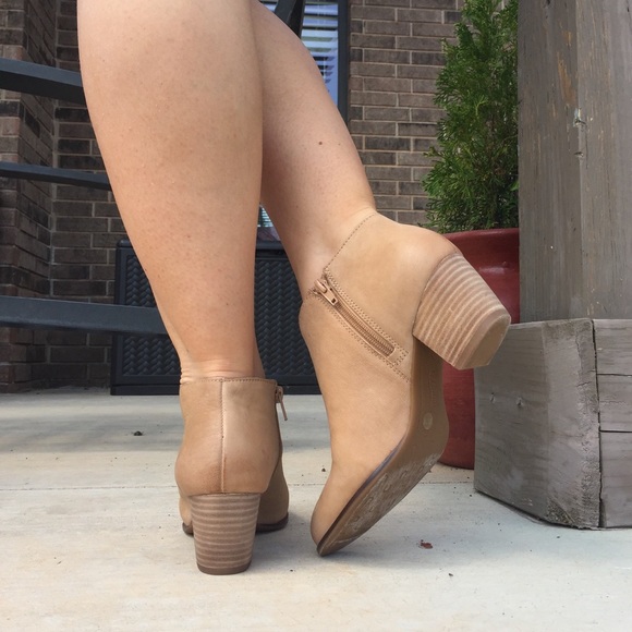 HP🎉 Lucky Brand light tan leather ankle booties 8 - Picture 4 of 8