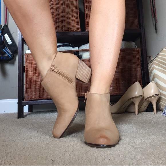 HP🎉 Lucky Brand light tan leather ankle booties 8 - Picture 6 of 8