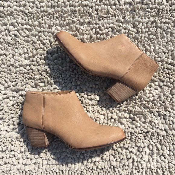 HP🎉 Lucky Brand light tan leather ankle booties 8 - Picture 8 of 8