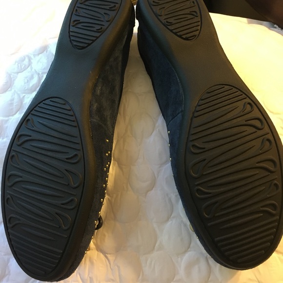 Shoes - Picture 2 of 4