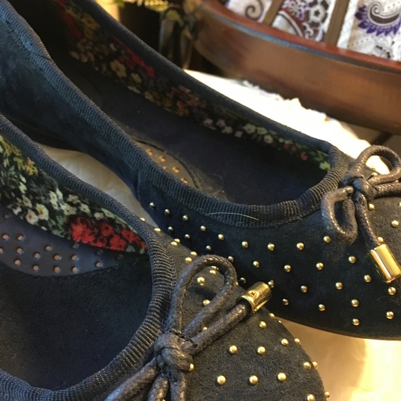 Shoes - Picture 4 of 4