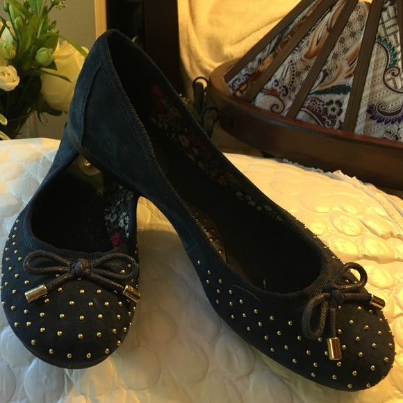 Shoes - Picture 1 of 4