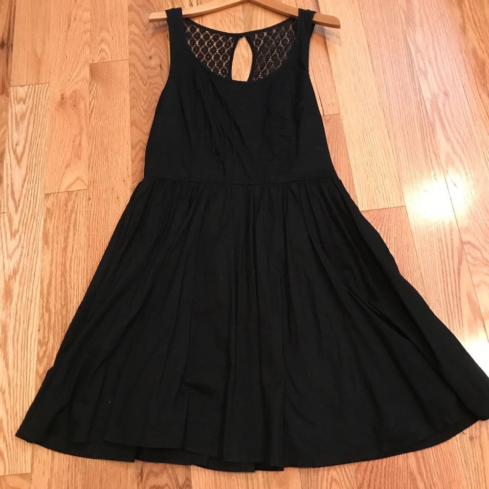 Lace back black flown sundress