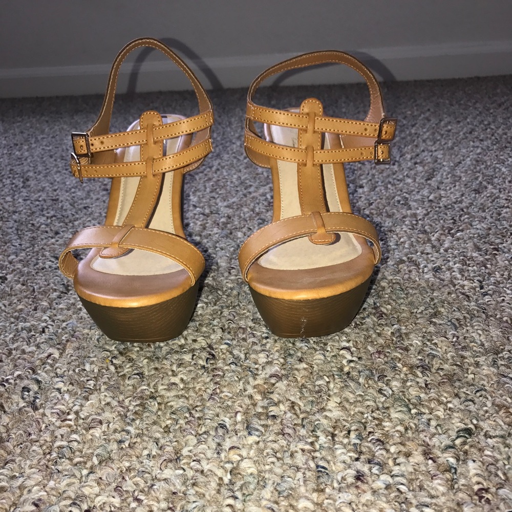 Brown heel - Picture 2 of 4