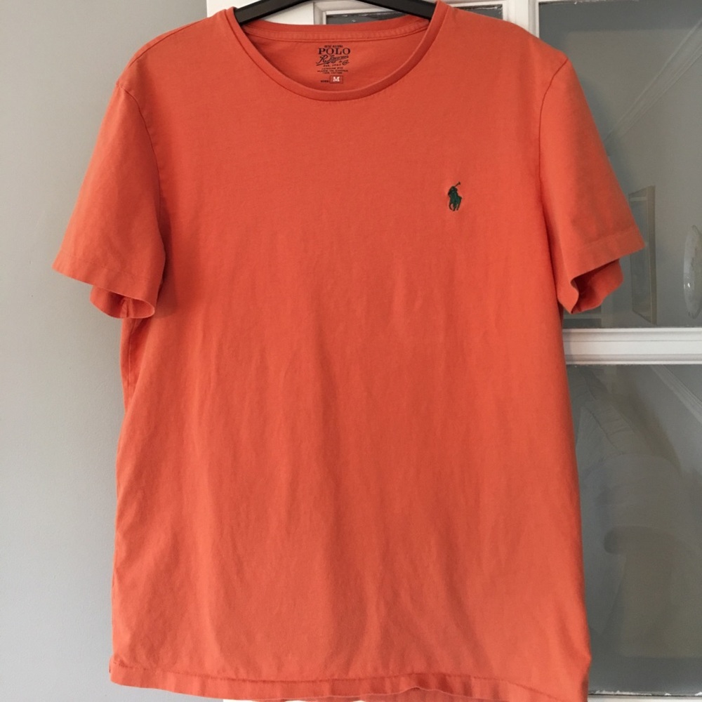 Orange Polo T. Green polo on front