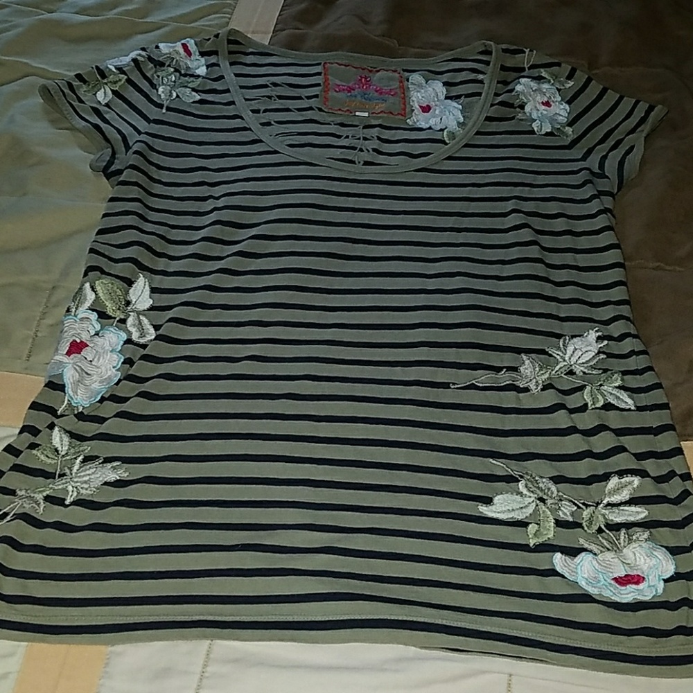Johnny Was  embroidered t shirt