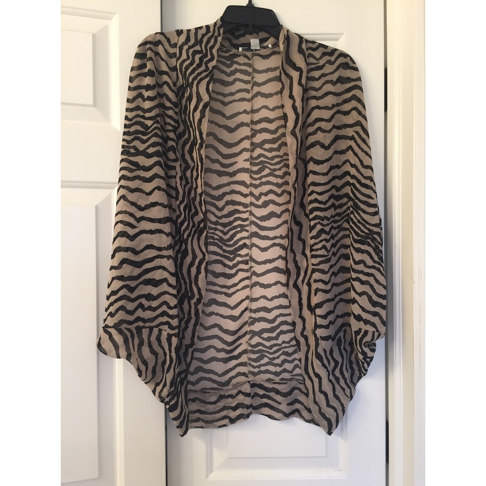 Forever 21 short sleeved sheer kimono