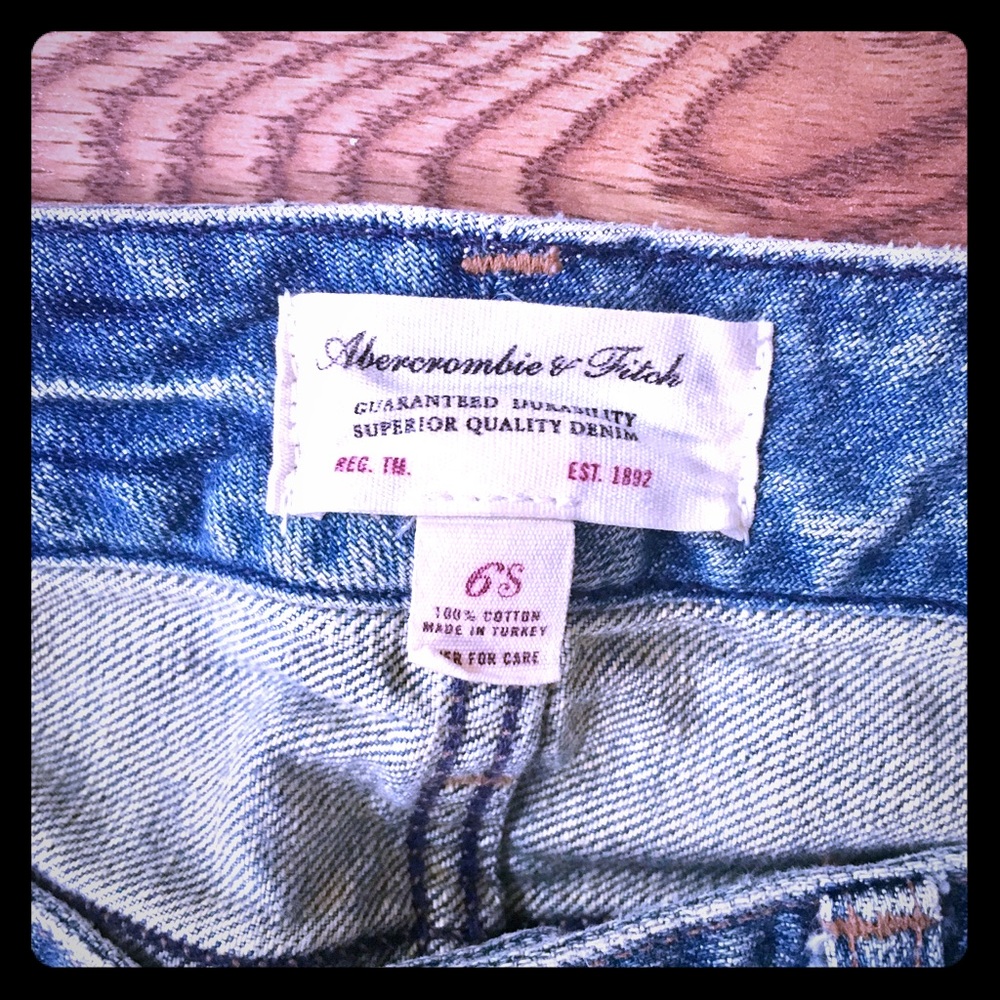 Women' sz 6 short jeans