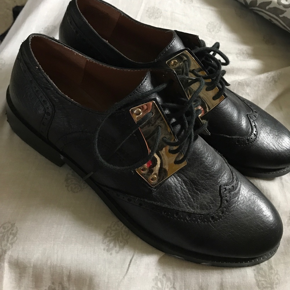 Woman's Oxford Shoes