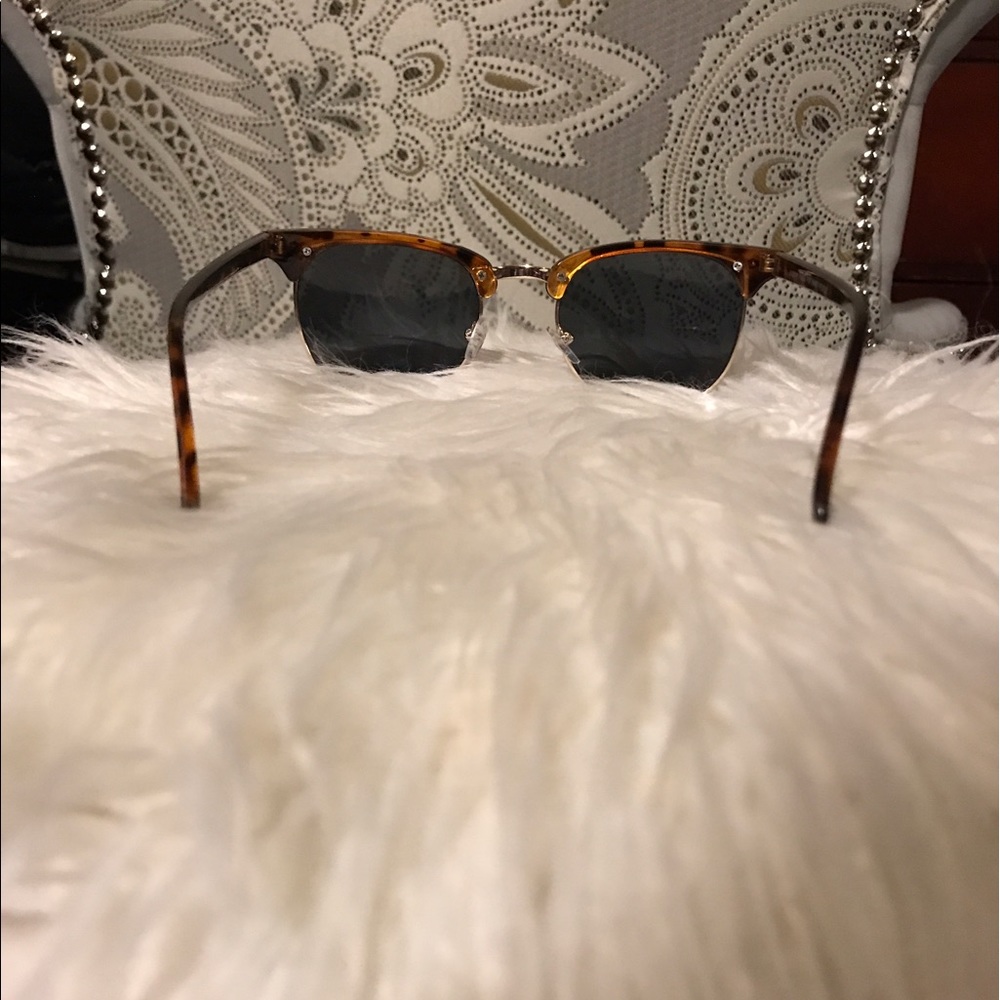 In Style Sunglasses - Picture 3 of 4