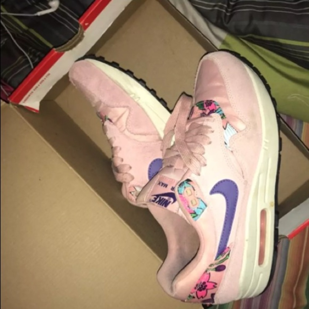 Pink Nike Sneakers