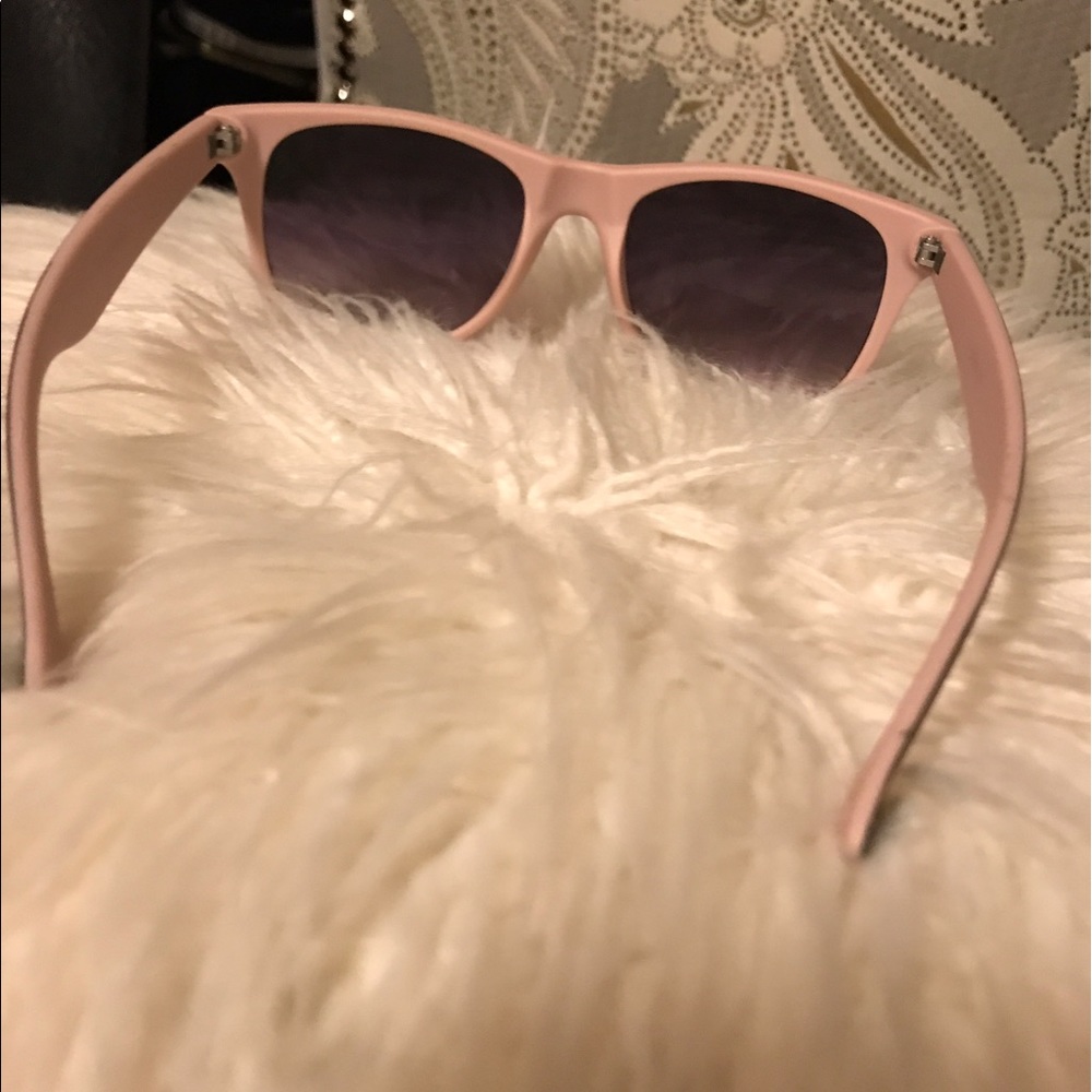 In Style Sunglasses - Picture 3 of 6