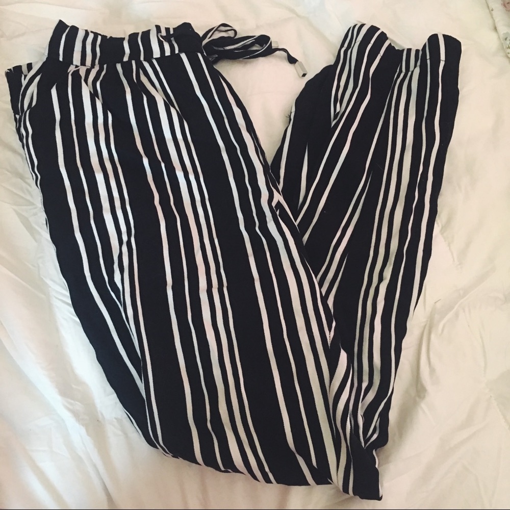 ✨ Mango B&W striped trousers ✨