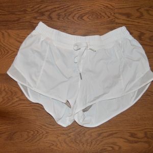 NWOT Lululemon Hotty Hot Shorts 2.5" White Size 10