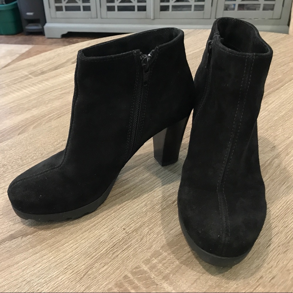 La Canadienne Malin Suede Bootie