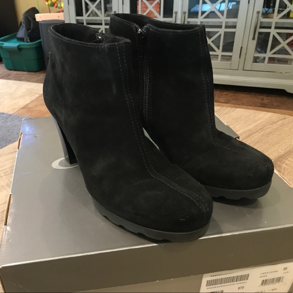 La Canadienne Malin Suede Bootie - Picture 7 of 8