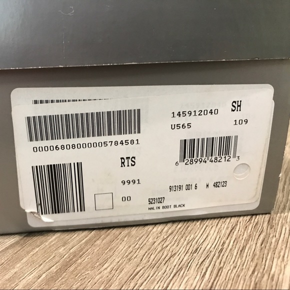 La Canadienne Malin Suede Bootie - Picture 8 of 8